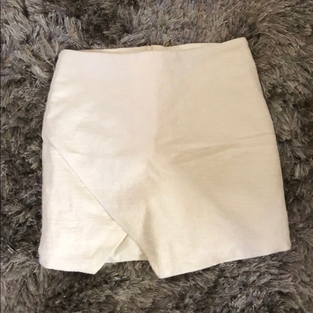 White textured mini skirt